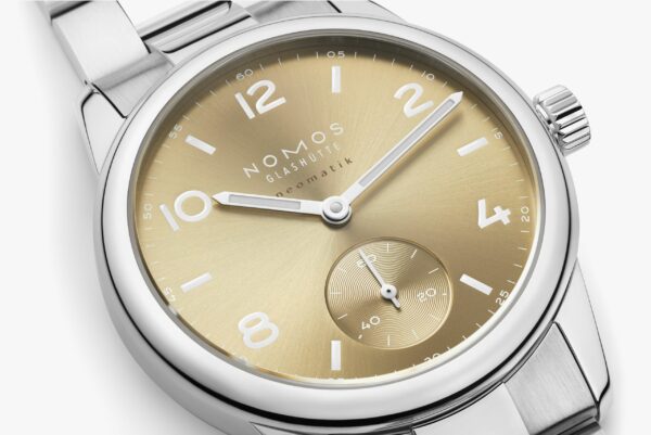 NOMOS | Club Sport Metallband Gold – Bild 6